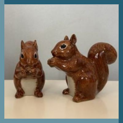 Coppia sale e pepe scoiattolo Quail Ceramics